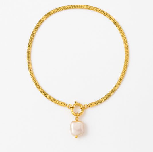 The Solis Pearl Collar